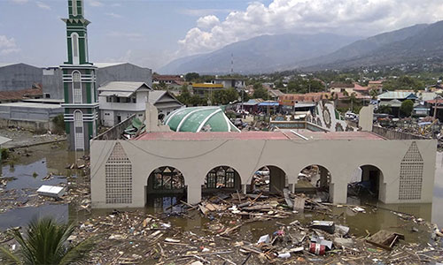 Aumenta el número de muertos tras terremoto y tsunami en Indonesia
